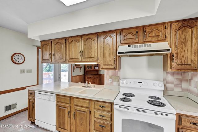 7604 Nottoway Cir, Louisville, KY 40214