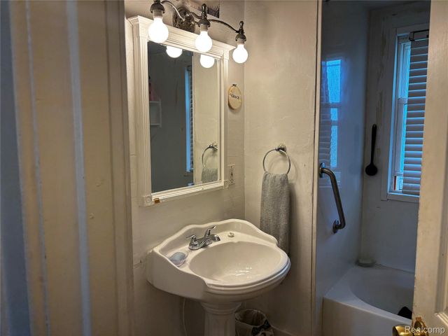 4001 Fleming Road, Flint, MI 48504