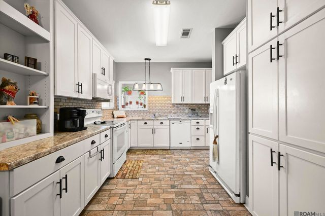 13361 David Lee Dr, Walker, LA 70785