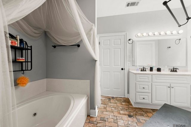 13361 David Lee Dr, Walker, LA 70785