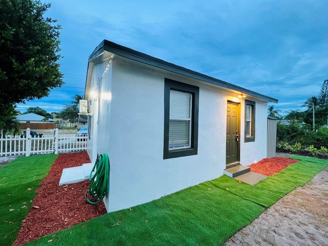 1036 Park Avenue, Delray Beach, FL 33483