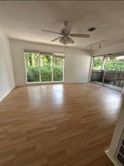 909 Silber Road 32E, Houston, TX 77024