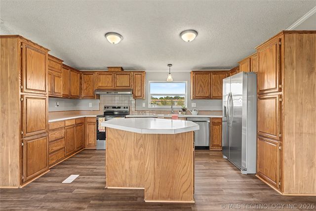 17440 E Meadow Lane, Claremore, OK 74017