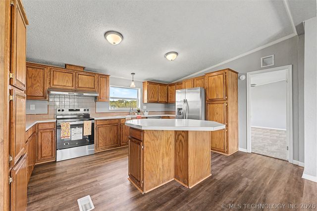 17440 E Meadow Lane, Claremore, OK 74017