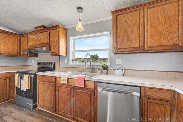 17440 E Meadow Lane, Claremore, OK 74017