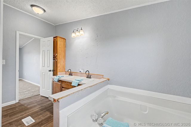 17440 E Meadow Lane, Claremore, OK 74017
