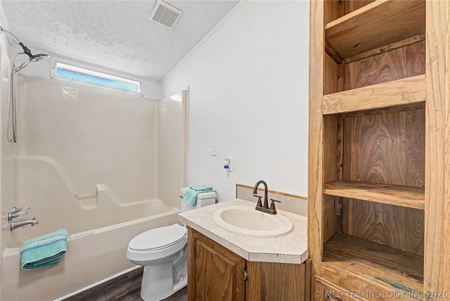 17440 E Meadow Lane, Claremore, OK 74017