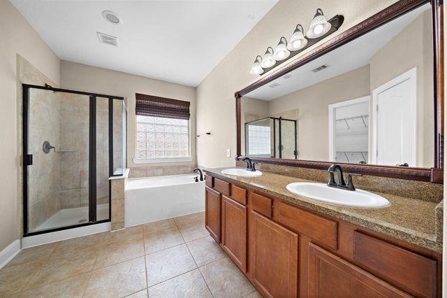 208 Bailey Brook Lane, Dickinson, TX 77539