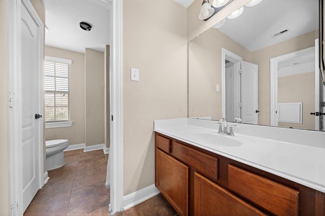 208 Bailey Brook Lane, Dickinson, TX 77539