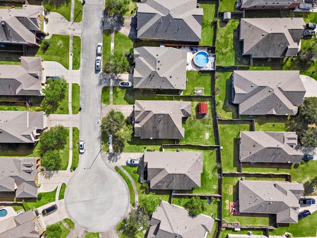 208 Bailey Brook Lane, Dickinson, TX 77539