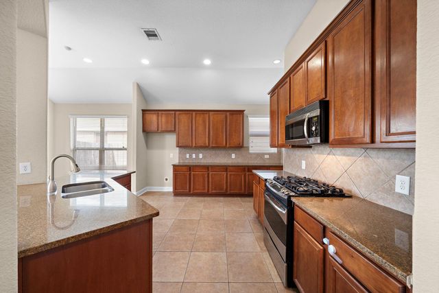 208 Bailey Brook Lane, Dickinson, TX 77539