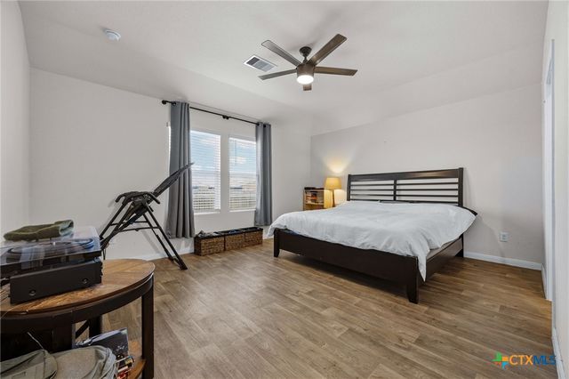 1425 London Way, Lockhart, TX 78644