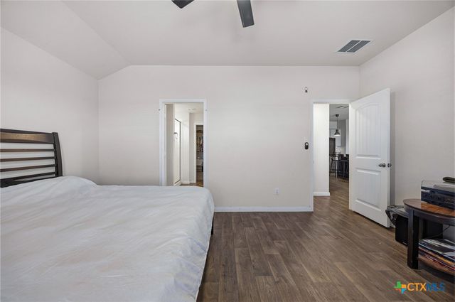 1425 London Way, Lockhart, TX 78644