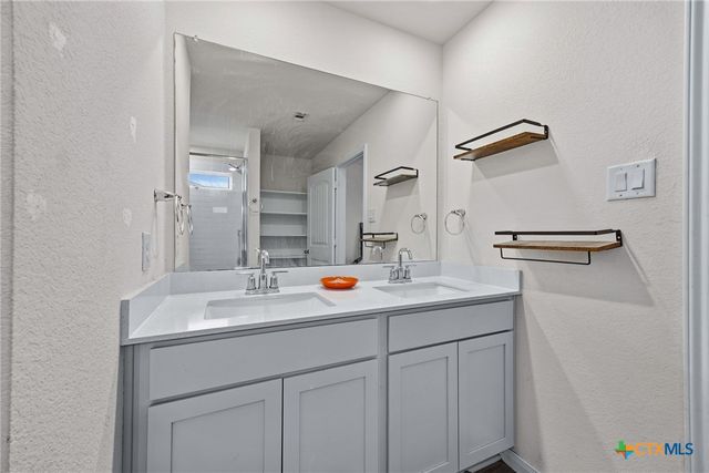 1425 London Way, Lockhart, TX 78644