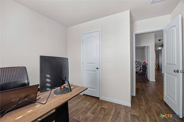 1425 London Way, Lockhart, TX 78644