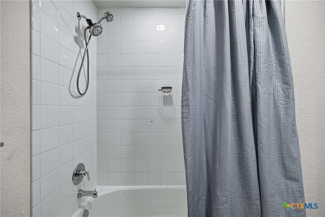 1425 London Way, Lockhart, TX 78644