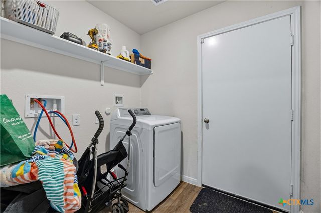 1425 London Way, Lockhart, TX 78644