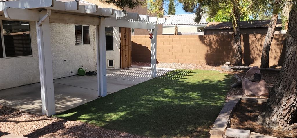 8116 Cimarron Ridge Drive, Las Vegas, NV 89128 — photo 2