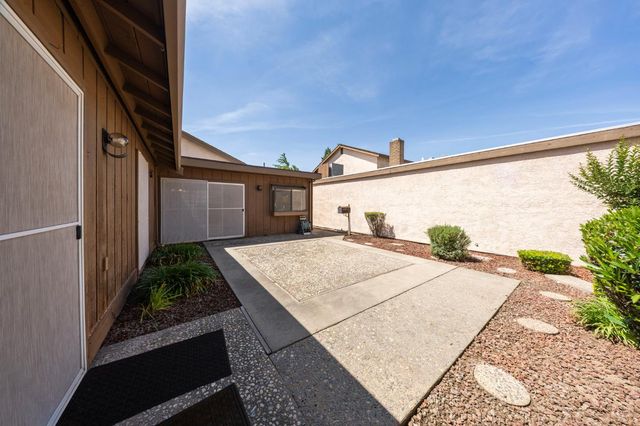 1941 Yellow Oak Dr, Modesto, CA 95354