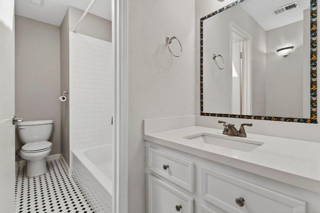 15 River Creek Way, Sugar Land, TX 77478