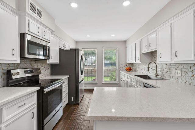 15 River Creek Way, Sugar Land, TX 77478