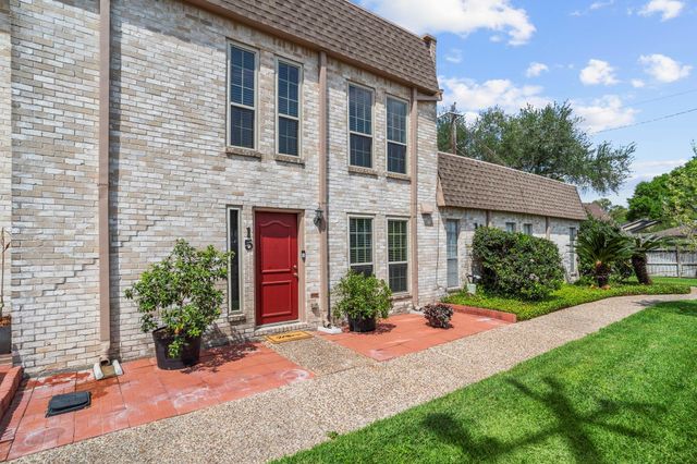 15 River Creek Way, Sugar Land, TX 77478