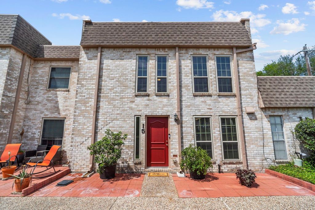 15 River Creek Way, Sugar Land, TX 77478