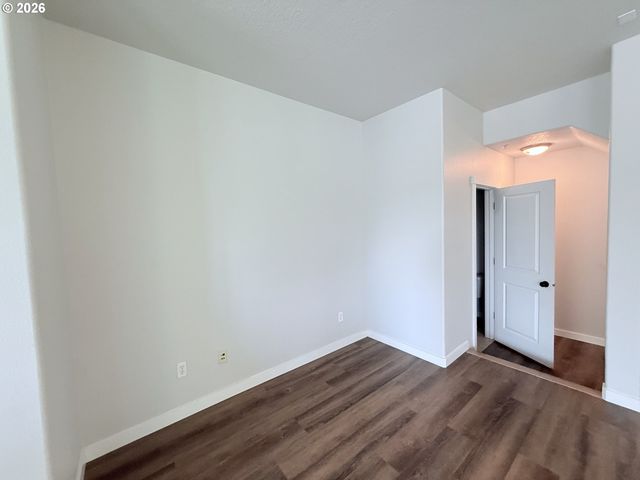 8902 Ne BRENTFORD Ter, Hillsboro, OR 97006