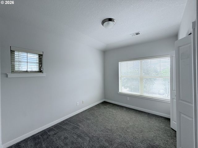 8902 Ne BRENTFORD Ter, Hillsboro, OR 97006