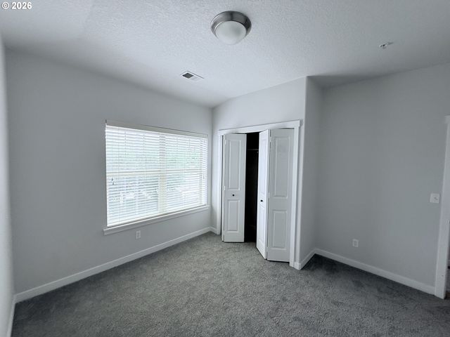 8902 Ne BRENTFORD Ter, Hillsboro, OR 97006