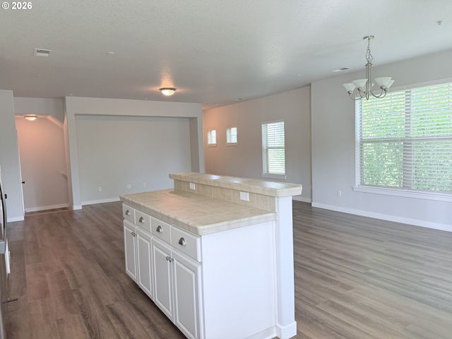 8902 Ne BRENTFORD Ter, Hillsboro, OR 97006