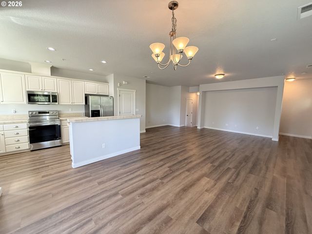 8902 Ne BRENTFORD Ter, Hillsboro, OR 97006