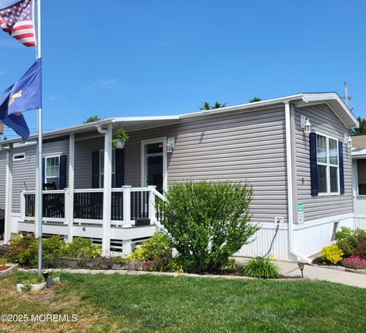 9 Shorehaven Road, Hazlet, NJ 07730