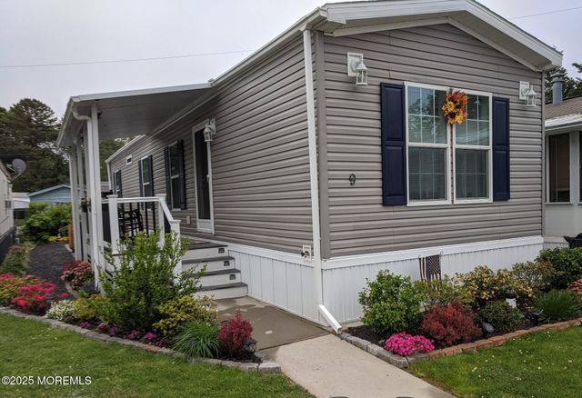 9 Shorehaven Road, Hazlet, NJ 07730