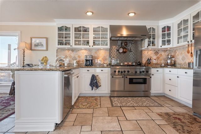 13501 QUEEN JOHANNA Ct, Corpus Christi, TX 78418