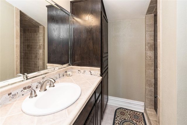 13501 QUEEN JOHANNA Ct, Corpus Christi, TX 78418