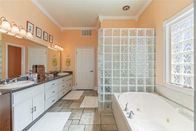 13501 QUEEN JOHANNA Ct, Corpus Christi, TX 78418