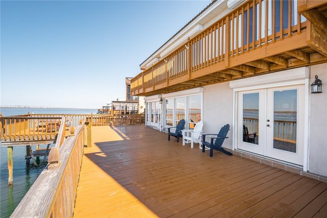 13501 QUEEN JOHANNA Ct, Corpus Christi, TX 78418