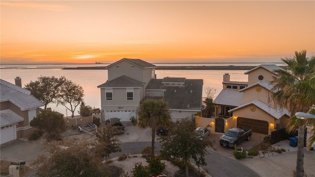 13501 QUEEN JOHANNA Ct, Corpus Christi, TX 78418