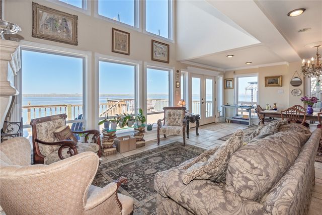 13501 QUEEN JOHANNA Ct, Corpus Christi, TX 78418