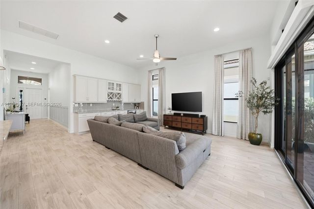 11927 N Leon Cir N, Parkland, FL 33076