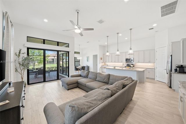 11927 N Leon Cir N, Parkland, FL 33076