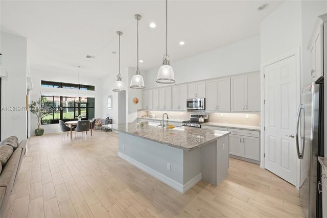 11927 N Leon Cir N, Parkland, FL 33076