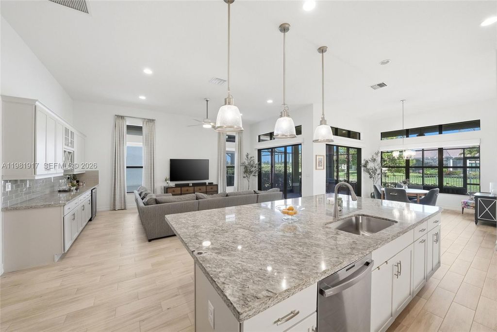 11927 N Leon Cir N, Parkland, FL 33076