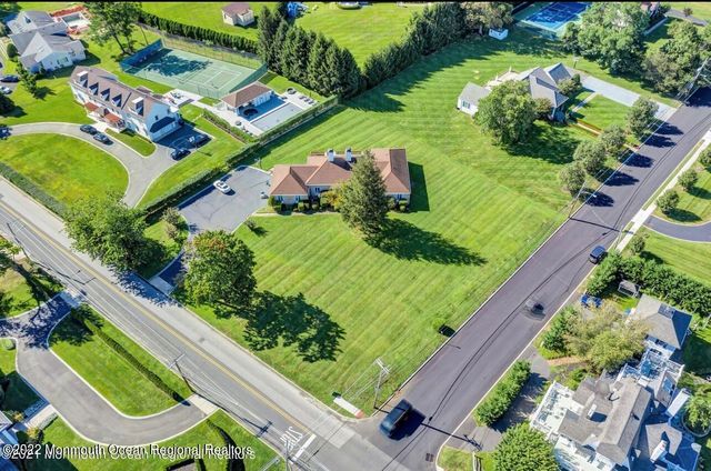 60 Larchwood Avenue, Oakhurst, NJ 07755