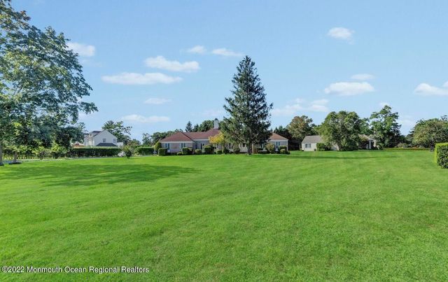 60 Larchwood Avenue, Oakhurst, NJ 07755