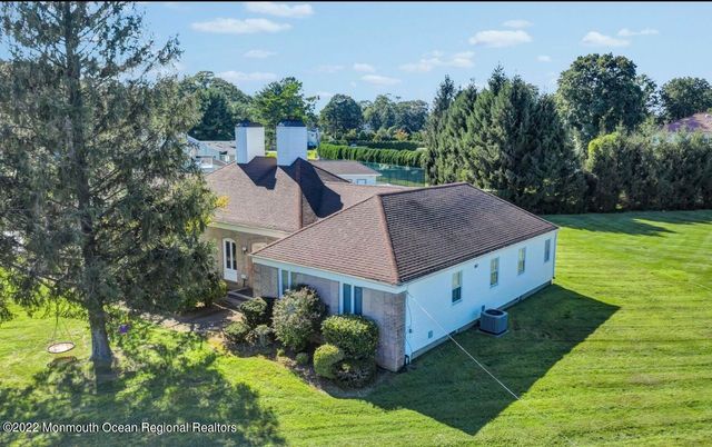 60 Larchwood Avenue, Oakhurst, NJ 07755