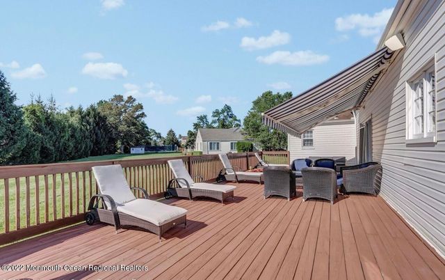60 Larchwood Avenue, Oakhurst, NJ 07755