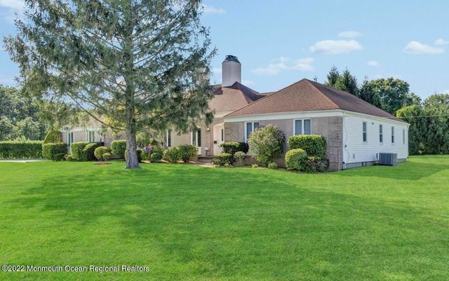 60 Larchwood Avenue, Oakhurst, NJ 07755