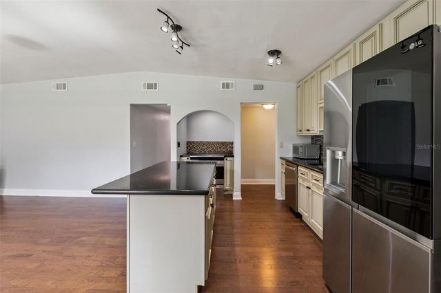 526 N HAMPTON AVENUE, Orlando, FL 32803